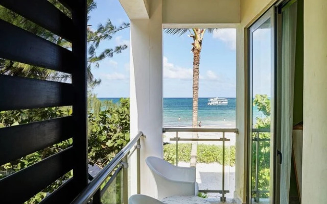 Luxury Beachfront Condo w Ocean View A-201