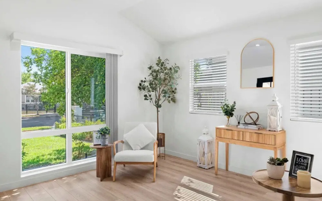 Not Affected by the Fire/spacious Modern Retreat w Luxury Amenities & Style