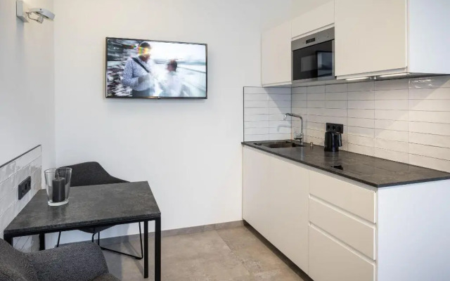 Home & Work Apartments