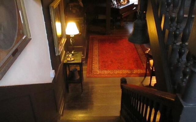 Old Manor House Bed & Breakfast