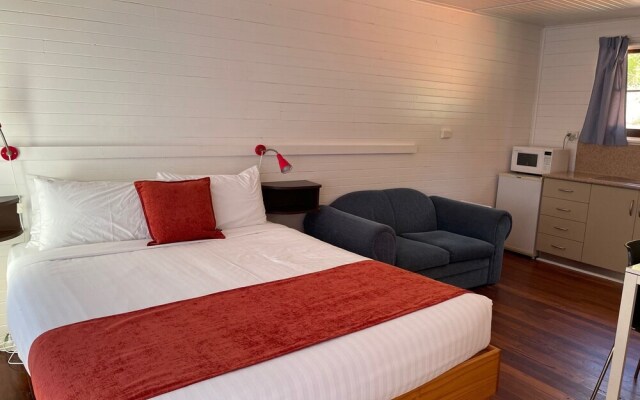 Seaview Holiday Park and  Hostel