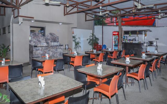 OYO 15847 Hotel Mathura Lodging