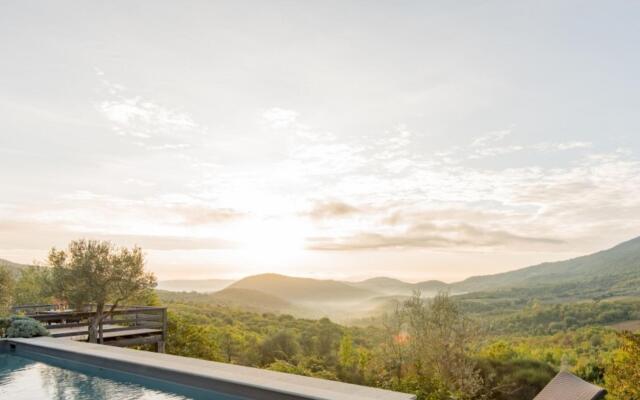 Luxury Villa Inside a big Estate Airco Heated Pool-villa Savino