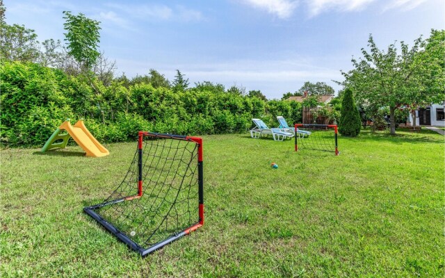 Amazing Home in Liznjan With 4 Bedrooms, Wifi and Outdoor Swimming Pool