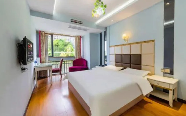 Chongqing Helan Hotel (Chongqing Yitong College)