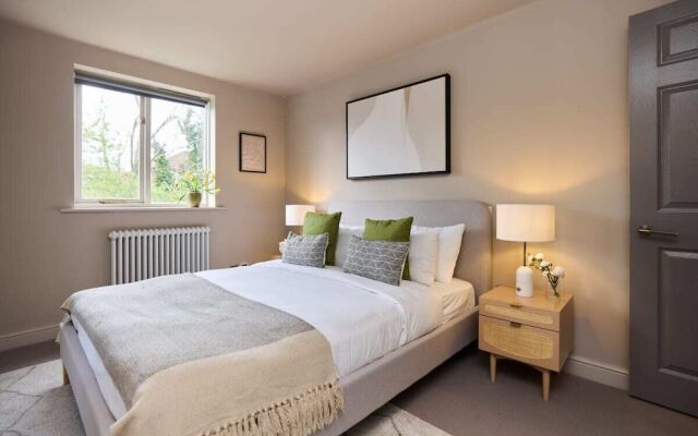The Twickenham Wonder - Lovely 1bdr Flat With Parking