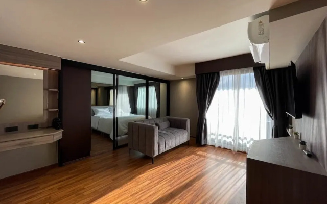 We Hotel