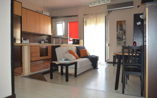 Modern apartment, 5΄ walk from central metro station