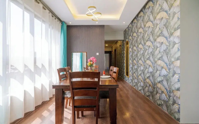 Luxury 4 Bedroom with a Rooftop Pool
