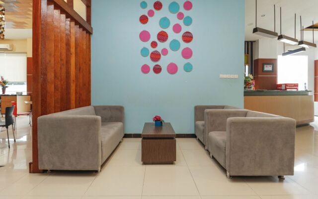 RedDoorz Plus near Pantai Losari