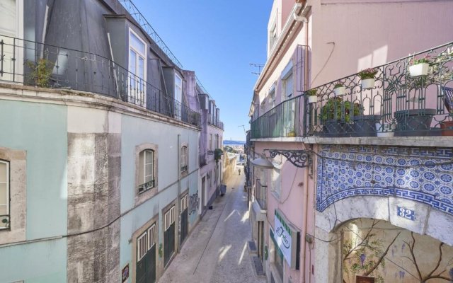 Amazing Terrace and Riverview in Historical Lisbon