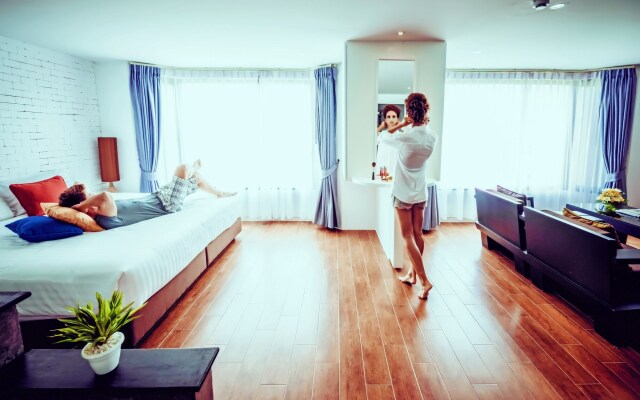 Raha Grand Hotel