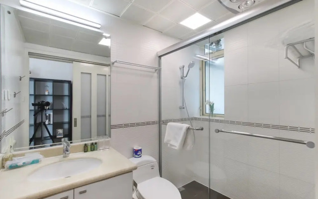 Tyms 2BR Apt Near ITC Xujiahui Line1 11