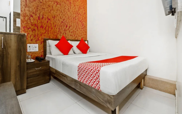 OYO 24416 The United Hotel