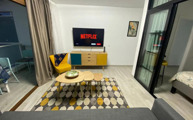 Parrot's House- Yumbo center