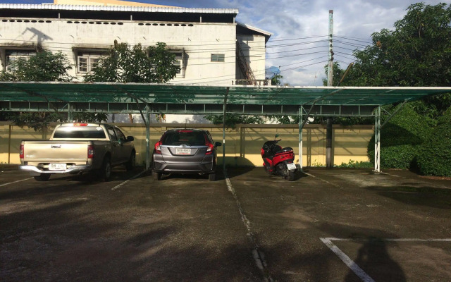Phrom Phring Place Service Apartment