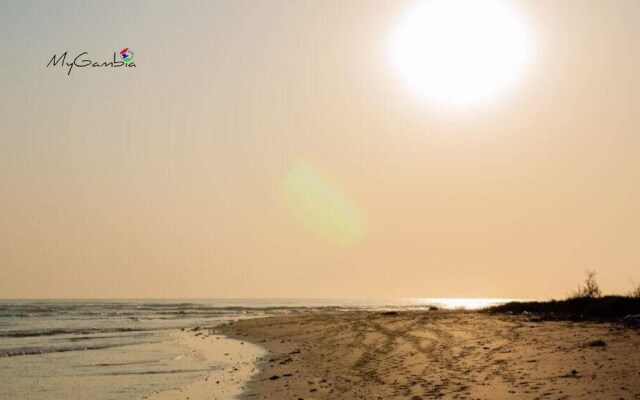 Lovely 13-bed Complex on Cape Point Beach, Bakau