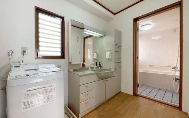 Beautiful, spacious apartment next to Peace Park