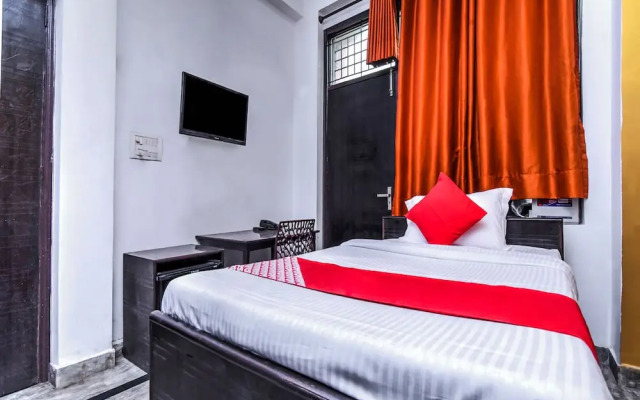 OYO 22321 Nitin Palace Guest House
