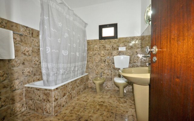 "traditional Private Pool, Walking Distance to Centre, Golf Facing"