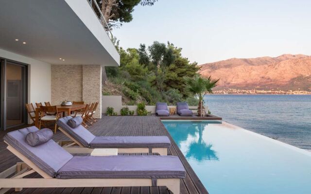 Villa Kastos-Beachfront Villa
