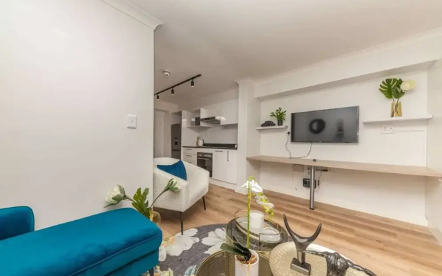 Colourful and Cosy Studio Apartment in Newlands