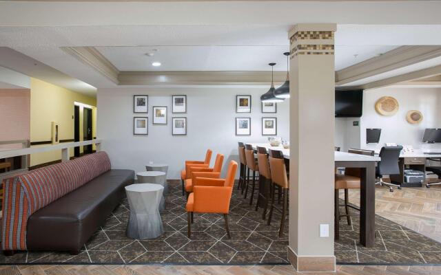 Best Western Plus Addison/Dallas Hotel