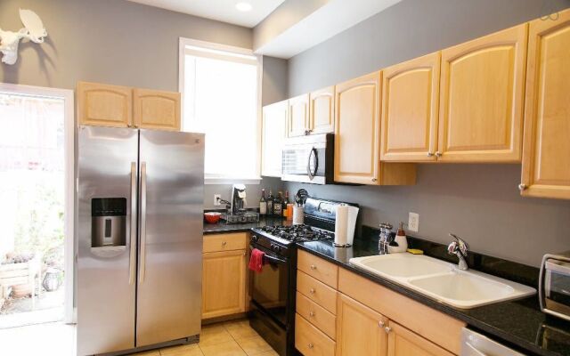 Modernized DC Rowhome in city-center