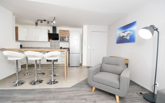 T4 CozyLodge 70m2 - Rénové – 10’ de l'aéroport