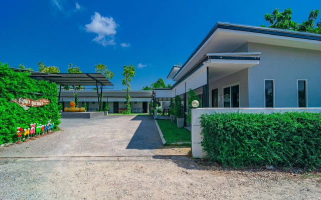 OYO 533 Runya Poolvilla