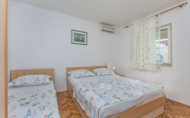 Apartments and Room Nevenka