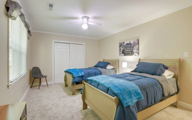 Lakefront Raleigh Retreat ~ 7 Mi to Downtown!