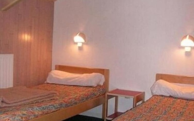 Auberge De Jeunesse De Saintes