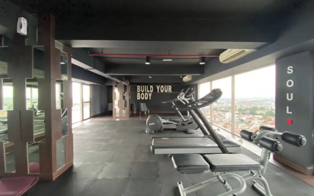 Good Homey Studio Apartment At Warhol (W/R) Residences