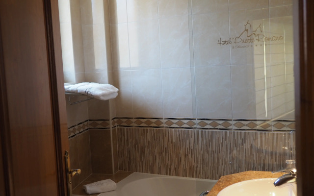 Hotel Ele Puente Romano