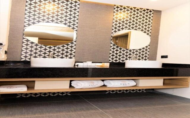 Hotel Plaza by Kavia