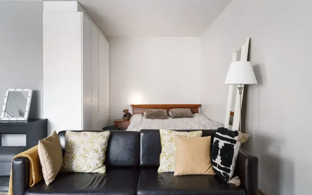 Bright Studio Apt. with Private Balcony