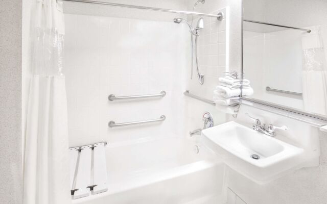 Hampton Inn & Suites Redding