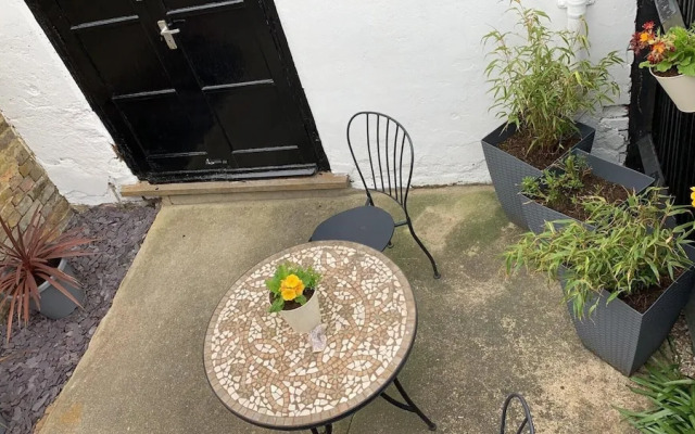 One Bedroom Flat in Whitstable With Free Parking