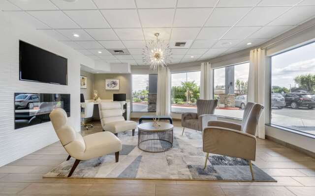 Comfort Inn & Suites Pacific - Auburn