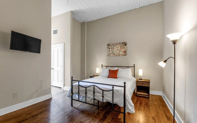 Downtown Delight - Private Balcony - Downtown Condo