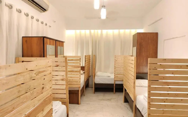 HOSHTEL99 - LUX - Stay, Cowork and Cafe - Luxurious Twin Bungalow