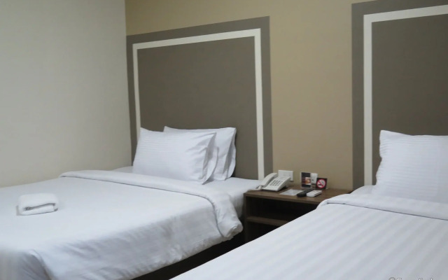 S Hotel and Residences