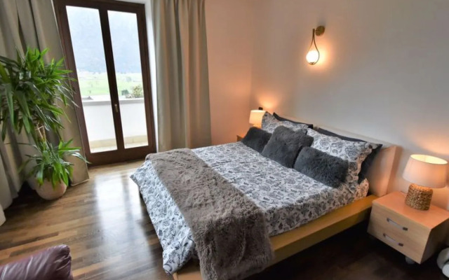 Valley View Pool Apartment