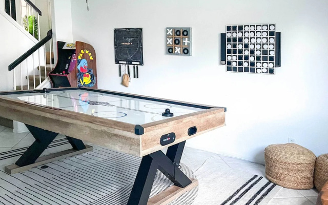 Beautiful Chandler Escape w/ Putting Green & Pool!