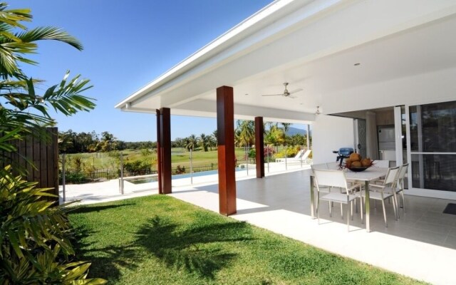 4 Cascade Luxury House on Fairway