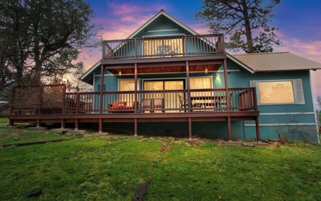 Hummingbird Haven - Charming Ruidoso Retreat 4 Bedroom Home