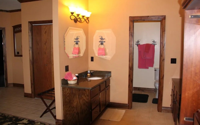 Caldwell Messenger Suites