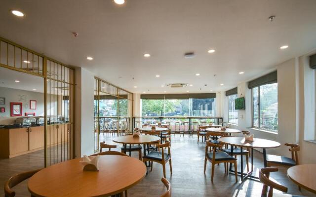 OYO Townhouse 7715 Hotel KG Estate