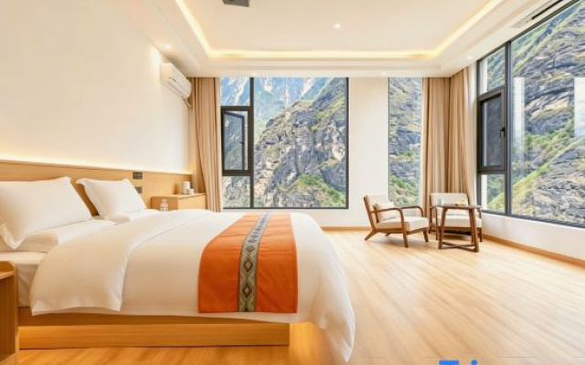 Tiger Leaping Gorge Lixia Mountain Residence Cliff Homestay